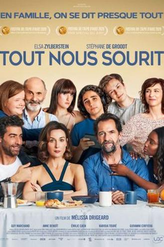 TOUT NOUS SOURIT